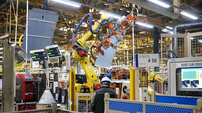 르노코리아 부산공장의 그랑 콜레오스 차체 생산 모습. 르노코리아 제공