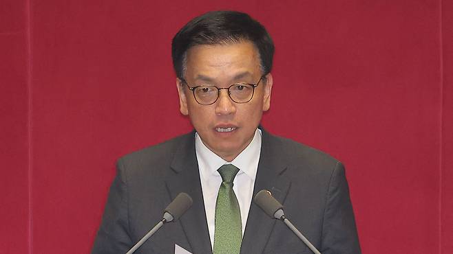 본회의 추경안 표결 전 발언하는 최상목 부총리