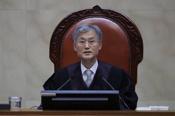 조희대 대법원장이 1일 오후 서울 서초구 대법원에서 이재명 더불어민주당 대선 후보의 공직선거법 위반 사건 상고심 선고를 위해 재판을 준비하고 있다. [사진=사진공동취재단]