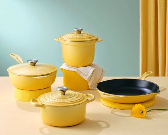 르크루제가 화사한 봄을 느낄 수 있는 옐로 컬러의 ‘카모마일 컬렉션’을 출시했다. 사진 르크루제