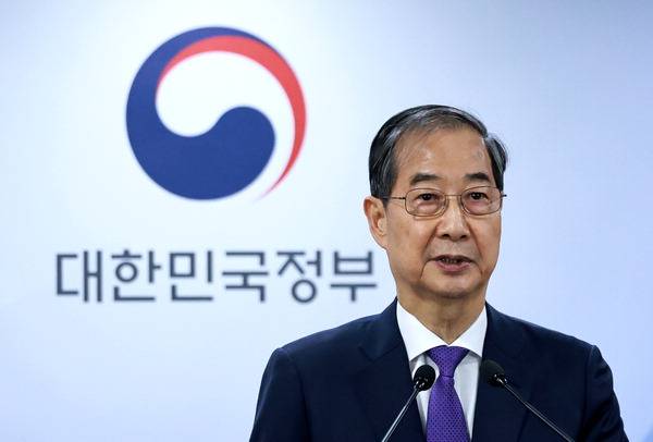 한덕수 대통령 권한대행 국무총리가 21대 대통령 선거 출마를 위해 사퇴하면서 1일 정부서울청사에서 대국민담화를 하고 있다. 연합뉴스