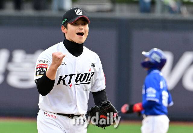 2025년 4월 13일 오후 경기도 수원KT위즈파크 진행된 '2025 신한 SOL뱅크 KBO 리그' 삼성 라이온즈와 KT 위즈의 경기. KT 박영현이 6-5로 승리한 뒤 기뻐하고 있다./마이데일리