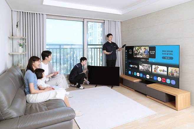 삼성전자가 2025년형 삼성 OLED TV 구매 고객을 대상으로 구형 TV 반납 시 30만원 상당의 삼성전자 멤버십 포인트를 제공하는 ‘삼성 OLED로 바꿔보상’ 프로모션을 시작한다. [삼성전자 제공]