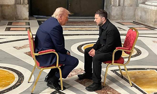 도널드 트럼프 미국 대통령(왼쪽), 볼로디미르 젤렌스키 우크라이나 대통령. EPA연합뉴스