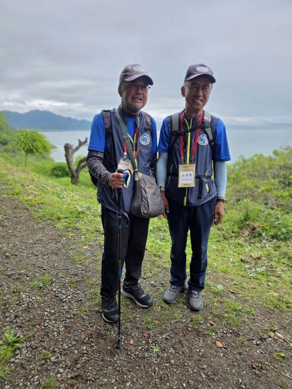 ‘10차 조선통신사 옛길 한일 우정 걷기’ 한국 측 허남정 단장(오른쪽)과 일본 측 엔도 야스오 단장.