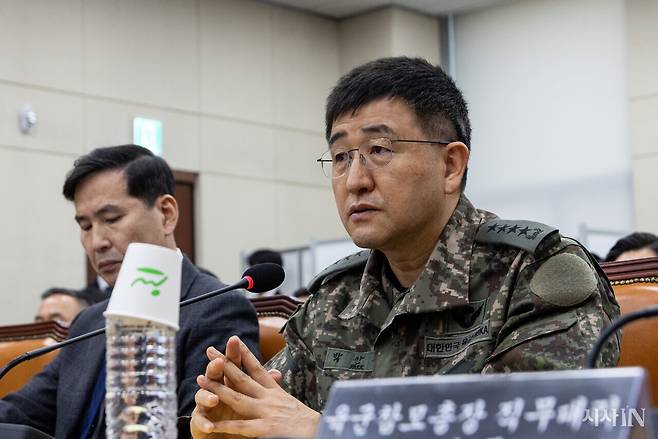 2025년 1월14일 윤석열 정부의 비상계엄 선포를 통한 내란 혐의 진상규명 국정조사 특별위원회의 전체회의 기관보고에서 박안수 전 육군 참모총장이 출석해 답변하고 있다. ⓒ시사IN 신선영