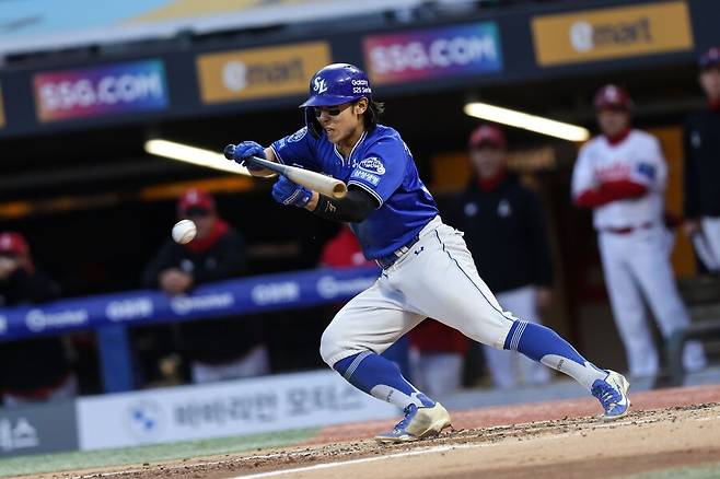 ▲ 김성윤은 절정의 콘택트 능력과 좋아진 타구질, 그리고 빠른 발을 앞세워 삼성의 새 돌격대장으로 자리매김했다 ⓒ삼성라이온즈