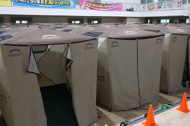 대피소 임시텐트 [촬영 황수빈]