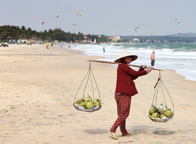 무이네 해변의 코코넛 상인 [사진/임헌정 기자]
