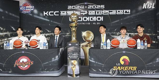 프로농구 챔피언결정전 미디어데이 (서울=연합뉴스) 김성민 기자 = 1일 서울 강남구 KBL센터에서 '2024-2025 KCC 프로농구 챔피언결정전 미디어데이'가 열리고 있다. 왼쪽부터 서울 SK 나이츠 안영준, 김선형, 전희철 감독, 창원 LG 세이커스 조상현 감독, 양준석, 유기상.  2025.5.1 ksm7976@yna.co.kr