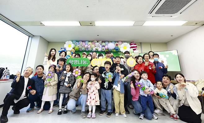 사랑의장기기증운동본부 '생명나눔, 다시 만난 봄' 행사 참석자들 [사랑의장기기증운동본부 제공. 재판매 및 DB 금지]