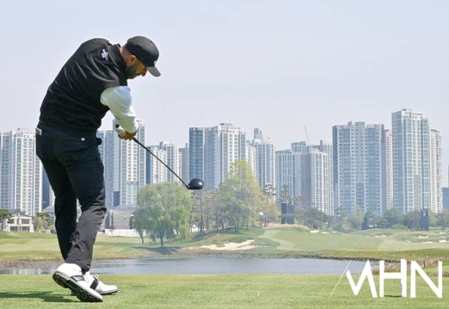 LIV 골프 코리아 1라운드가 2일 잭 니클라우스 골프클럽 코리아에서 개막했다.