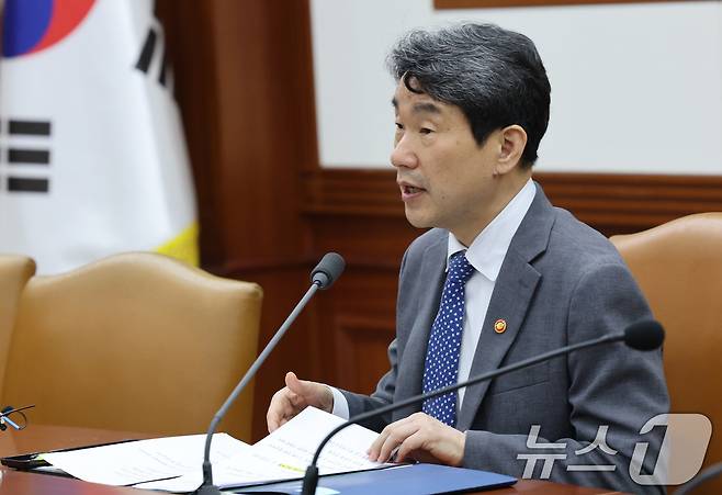 이주호 사회부총리 겸 교육부 장관이 1일 서울 종로구 정부서울청사에서 열린 사회관계장관회의에서 발언을 하고 있다. 2025.5.1/뉴스1 ⓒ News1 임세영 기자