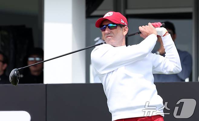 세르히오 가르시아가 2일 인천 송도동 잭니클라우스 골프클럽 코리아에서 열린 'LIV골프 코리아 1라운드 10번홀에서 티샷을 하고 있다. 2025.5.2/뉴스1 ⓒ News1 김성진 기자