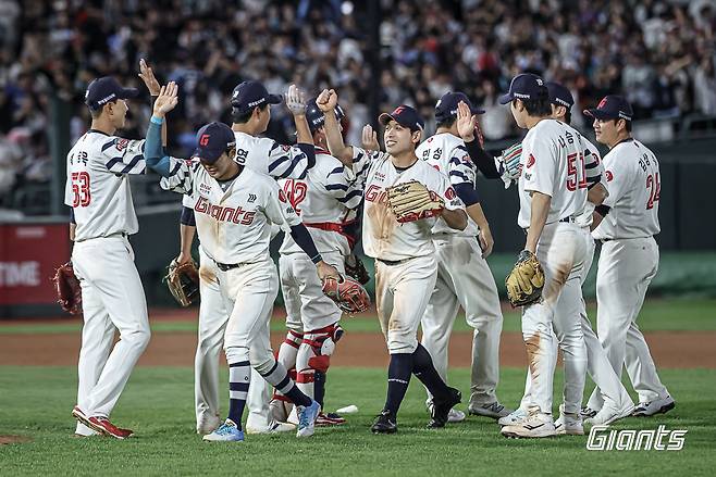 롯데 자이언츠가 2일 열린 KBO리그 사직 NC 다이노스전에서 4-3으로 역전승했다. (롯데 자이언츠 제공)