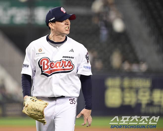 5월 1일 잠실구장에서 열린 KBO리그 두산과 KT의 경기. 8회 2사 1루. 강백호를 2루 내야땅볼로 처리하고 포효하는 두산 고효준. 잠실=송정헌 기자songs@sportschosun.com/2025.05.01/