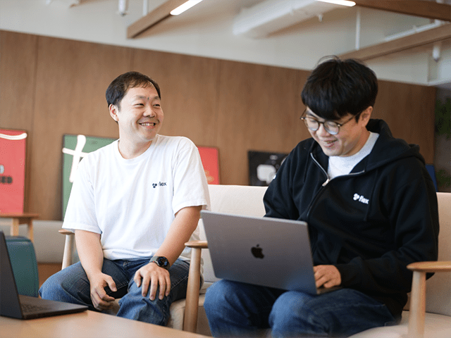 플렉스 김태은 최고제품책임자(왼쪽),  강선구 데이터플랫폼팀 리드