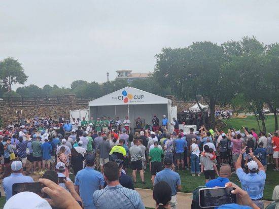 구름 갤러리가 더 CJ컵 바이런 넬슨 1라운드 1번 홀에서 조던 스피스, 스코티 셰플러, 김시우의 티샷을 보기 위해 운집해 있다. 매키니(미국)=노우래 기자