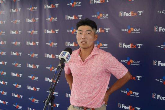 강성훈이 더 CJ컵 바이런 넬슨 1라운드 직후 인터뷰를 하고 있다. CJ그룹