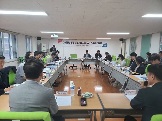 충남도 남부출장소는 1일 충남국방벤처센터에서 국방분야 중소기업 발굴과 지원 강화를 위한  '2025 국방벤처기업 지원정책 간담회'를 개최했다.