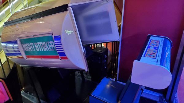 나이트 스트라이커라고 씌어진 모습이 보인다.