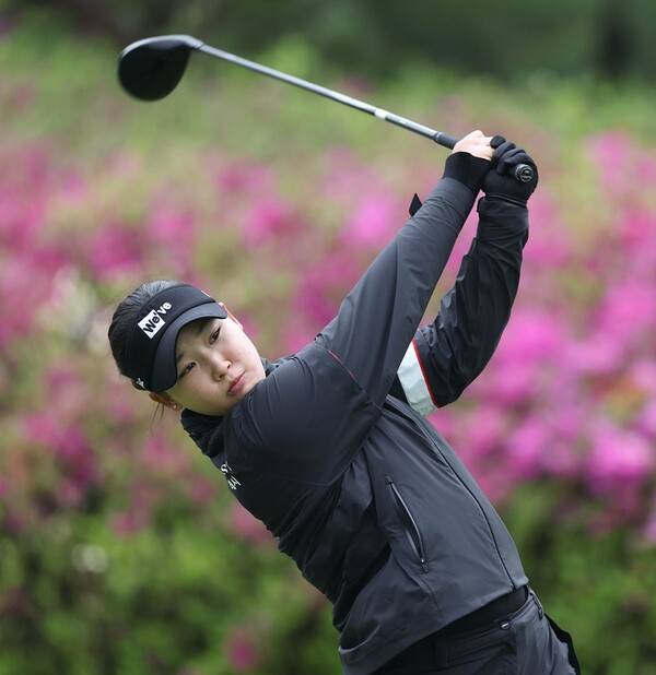 한국여자프로골프(KLPGA) 투어 2025시즌 첫 메이저 대회인 크리스에프앤씨 제47회 KLPGA 챔피언십에 출전한 김민솔 프로가 1라운드에서 경기하는 모습이다. 사진제공=KLPGA