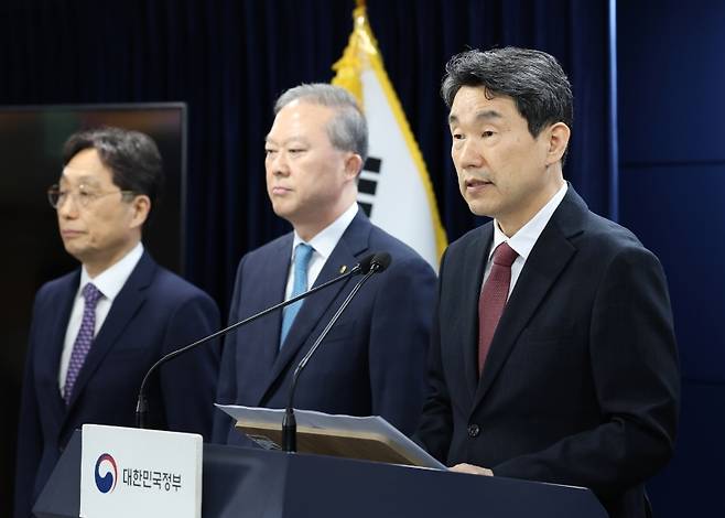 이주호 장관이 지난달 17일 2026학년도 의과대학 모집인원 조정 방향에 대해 발표하고 있다. (교육부)