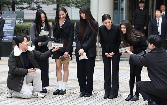 ▲ '어도어 활동금지 가처분' 법정출석 마친 뉴진스(NJZ) [연합뉴스]