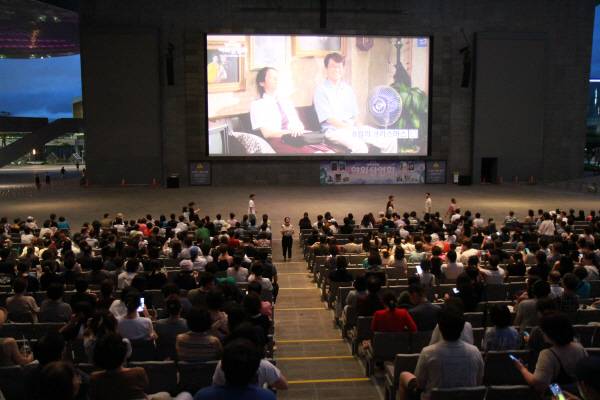 인형극 ‘모리스 할아버지의 아픈 날’의 한 장면. 부산국제연극제 제공