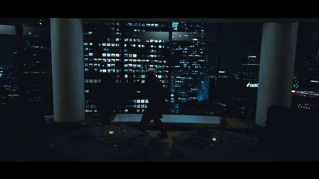 A screen capture from the music video for ″Priceless″ by Maroon 5 and Blackpink's Lisa, released on May 2 [INTERSCOPE RECORDS/SCREEN CAPTURE]