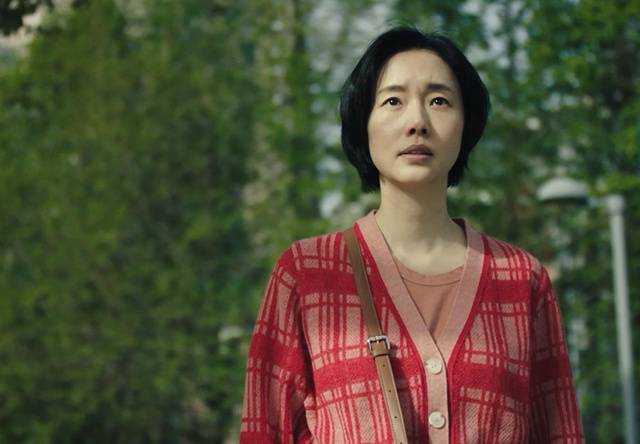 이정현은 제26회 전주국제영화제에 영화 ‘꽃놀이 간다’를 선보이며 영화감독으로 자신의 외연을 확대했다. 전주국제영화제 제공