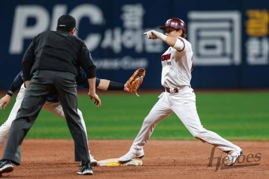 2루 도루에 성공한 이용규. 사진[연합뉴스]