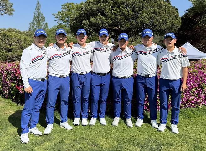 김형태 국가대표 감독과 최준희, 안성현, 김민수, 유민혁, 이재원, 강승구(왼쪽부터)가 GS칼텍스 매경오픈에서 선전을 다짐하며 포즈를 취하고 있다. 임정우 기자