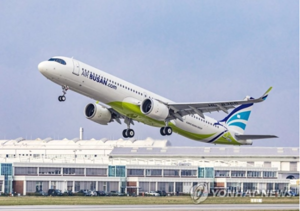 에어부산 항공기. [사진 = 연합뉴스]