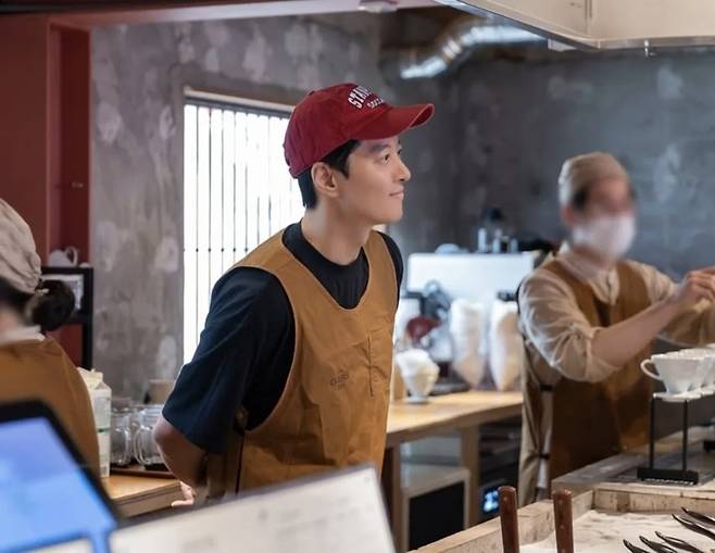 이동건은 지난 13일 제주 애월읍에 자신만의 카페를 오픈했다.사진=이동건 SNS