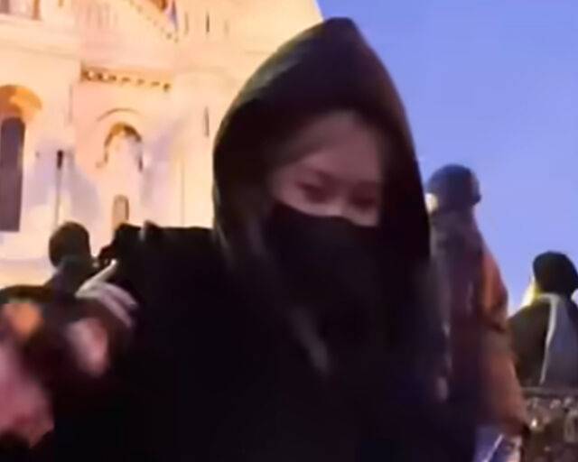 지수와 로제가 프랑스에서 우연히 만났다. / 유튜브 숏츠 캡처