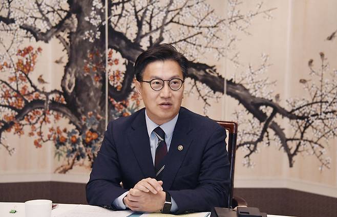 [세종=뉴시스] 김범석 기획재정부 1차관은 서울 종로구 정부서울청사에서 '제3차 통상현안 관련 범정부 국내대응 전담반(TF)' 회의를 주재하고 관세 피해 기업과 수출기업에 대한 금융지원 방안 등을 논의했다. (사진=기재부 제공) 2025.05.01. photo@newsis.com *재판매 및 DB 금지