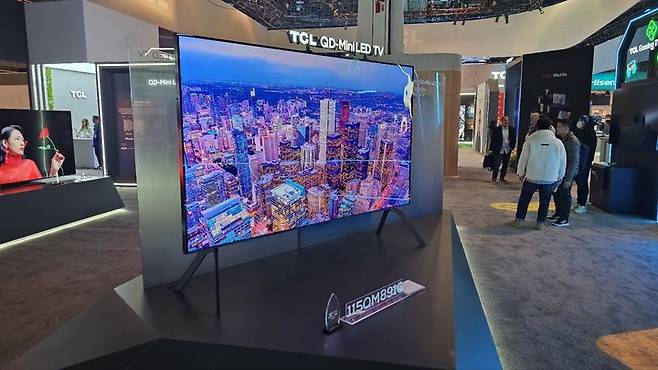 [라스베이거스=뉴시스]TCL은 세계 최대 IT·가전 전시회 'CES 2024'가 열린 라스베이거스 컨벤션센터(LVCC)에서 전시 부스를 마련하고 신제품을 전시했다. photo@newsis.com *재판매 및 DB 금지