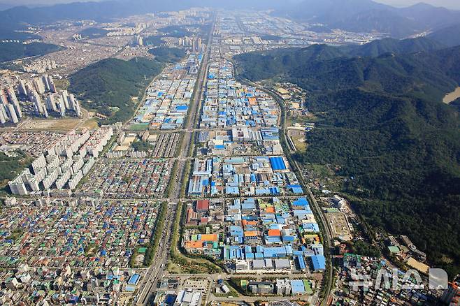 [창원=뉴시스]하늘에서 본 창원국가산업단지 전경.(사진=경남도 제공) 2025.02.20. photo@newsis.com