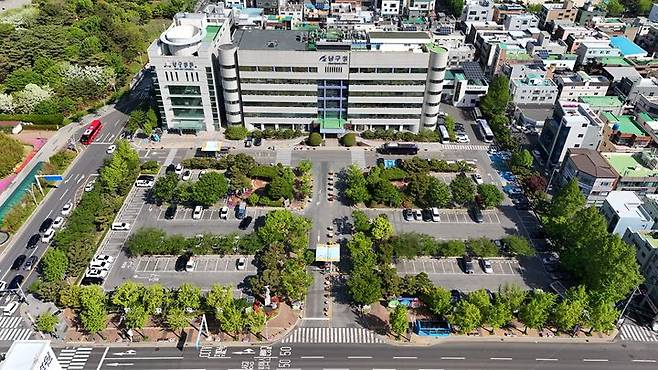 [울산=뉴시스] 지난달 관용차량 이동, 직원 개인차량 주차금지 등으로 주차난이 해소된 울산 남구청 부설주차장 전경. (사진=울산 남구 제공) photo@newsis.com *재판매 및 DB 금지