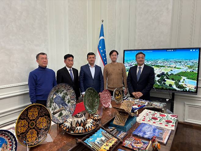 문화체육관광부 국립아시아문화전당(ACC)은 우즈베키스탄의 현지조사를 통해 총 211종 282점의 실물 자료를 최근 확보했다고 2일 밝혔다. ACC 제공