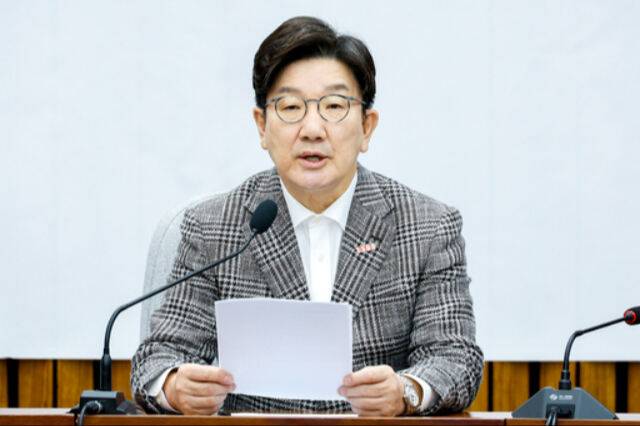 국민의힘 권성동 원내대표가 2일 국회에서 열린 원내대책회의에서&nbsp;발언하고 있다. 뉴스1