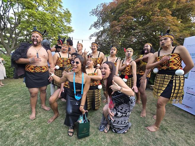 뉴질랜드 와인 페스티벌 공연팀. 최현태 기자