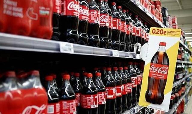 매장 판매대에 진열된 코카콜라 제품들. 로이터연합뉴스