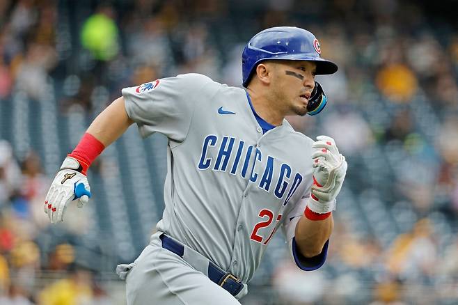시카고 컵스 스즈키 세이야가 2일 피츠버그전에서 5회초 솔로홈런을 날린 뒤 질주하고 있다. AFP연합뉴스
