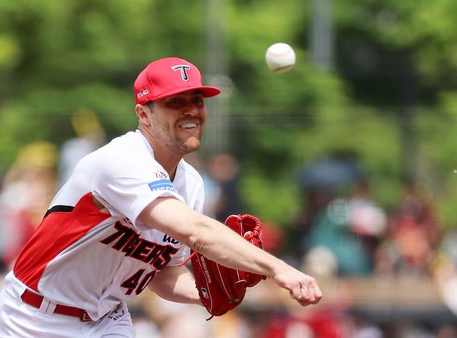 27일 광주기아챔피언스필드에서 열린 프로야구 LG 트윈스와 KIA 타이거즈의 경기. KIA 선발투수 네일이 1회에 투구하고 있다. 2025.4.27 iso64@yna.co.kr 연합뉴스