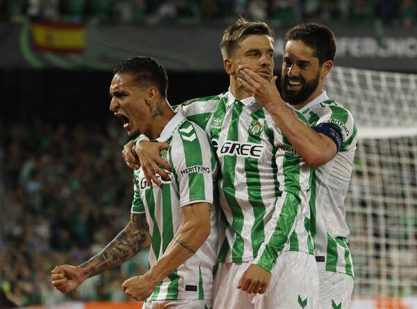 ▲ 레알 베티스에서 임대 생활 중인 안토니가 피오렌티나를 상대로 놀라운 골을 터뜨렸다. ⓒ연합뉴스/REUTERS