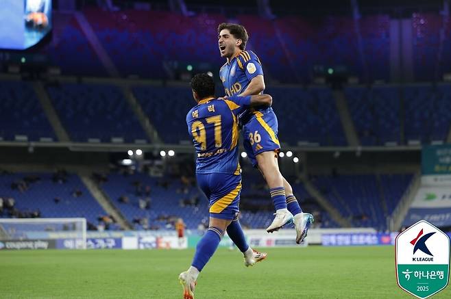▲ 울산이 광주와 만났다 ⓒ한국프로축구연맹