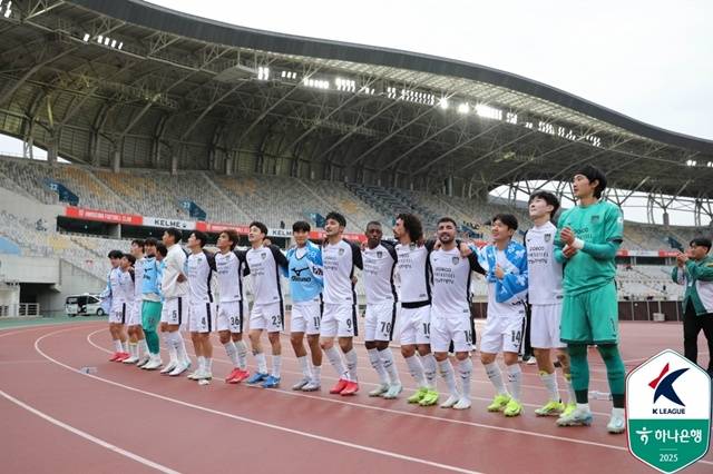 전남드래곤즈 선수단. /사진=한국프로축구연맹 제공