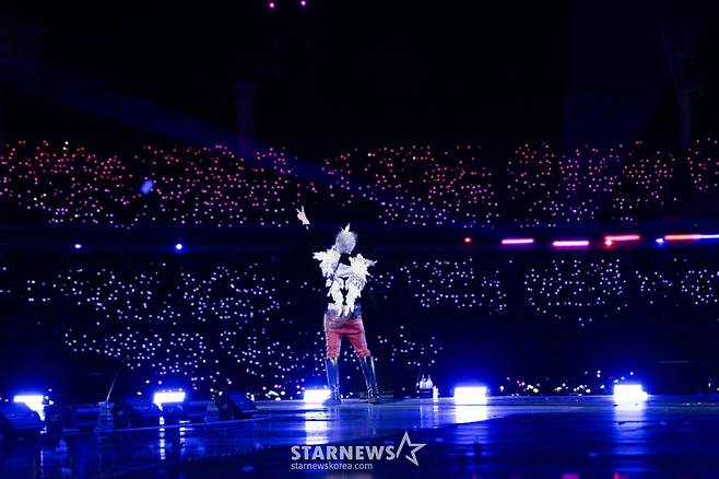 (서울=뉴스1) = 가수 지드래곤(GD)이 29일 경기도 고양시 고양종합운동장에서 열린 ‘지드래곤 2025 월드투어’ 콘서트에서 멋진 공연을 펼치고 있다. (갤럭시코퍼레이션 제공. 재판매 및 DB 금지) 2025.3.30/뉴스1  Copyright (C) 뉴스1. All rights reserved. 무단 전재 및 재배포,  AI학습 이용 금지. /사진=(서울=뉴스1)